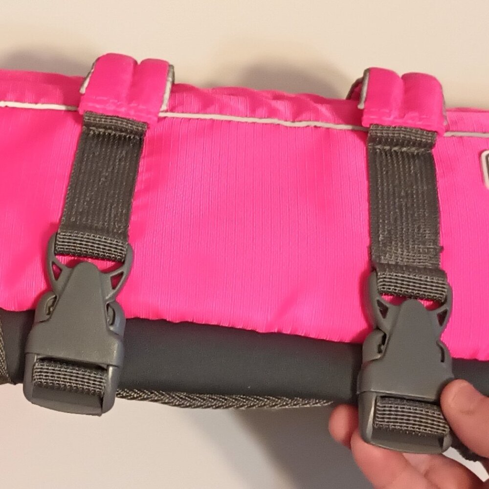 Outward Hound Granby Splash Dog Life Vest for Swimming, Boating & Water Safety - Picture 4 of 16